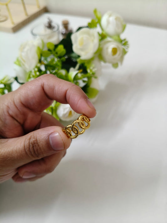 The Aurelia Chain Ring