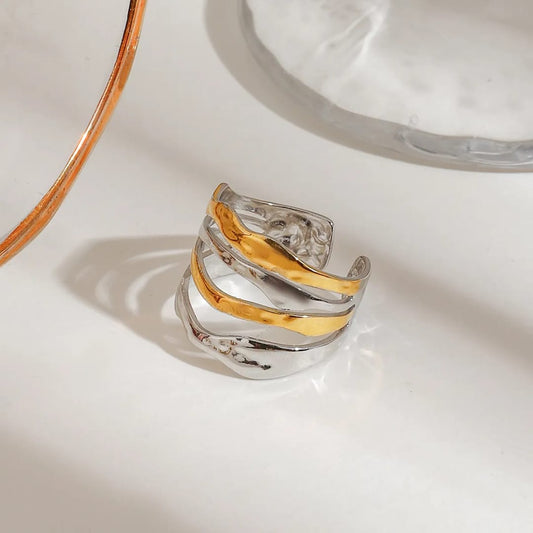 Elegant Dual-Tone Ripple Band Ring