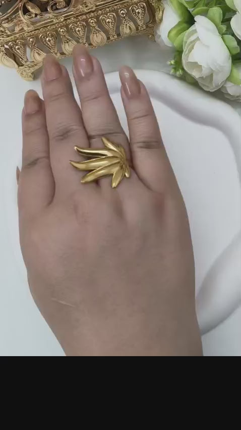 Luna Twist Ring Adjustable