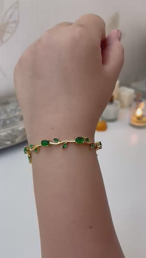 Pretty Green Tulip Bracelet