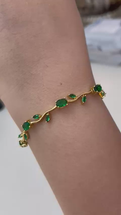 Pretty Green Tulip Bracelet